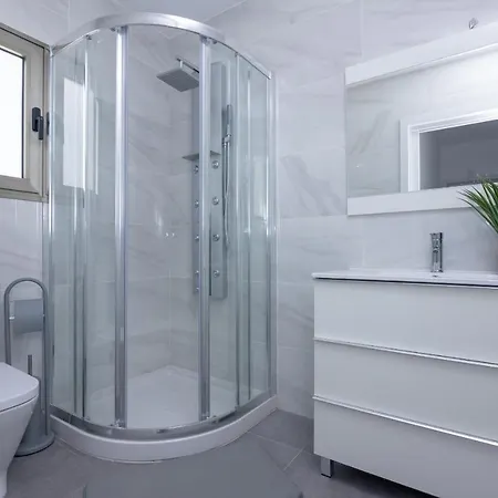 Poris 5 Beachfront By Holidays * 科拉雷侯