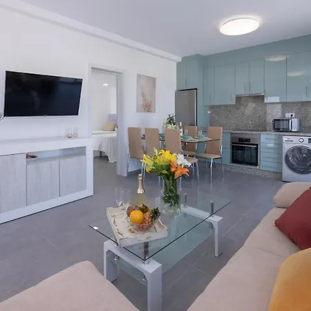 Poris 5 Beachfront By Holidays דירה