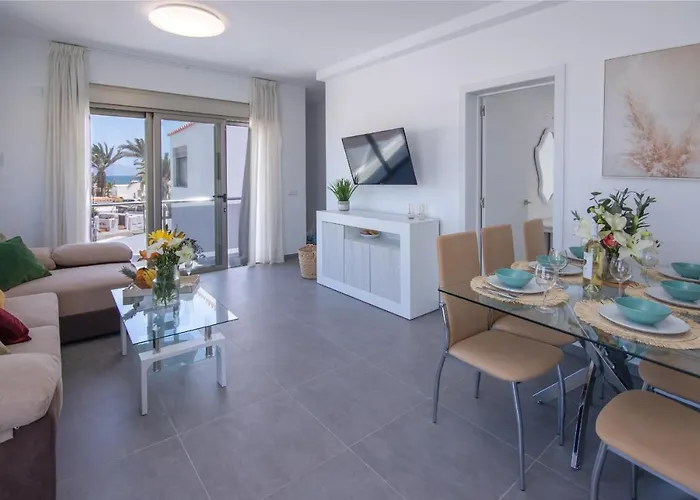 Poris 5 Beachfront By Holidays Apartmán *