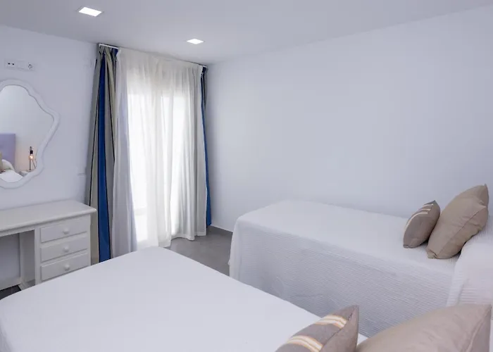 Poris 5 Beachfront By Holidays Apartmán *